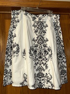 Women's A-Line Skirt with Black Damask Print - Classic White
